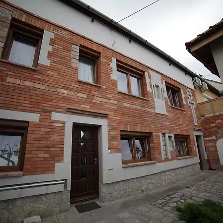 Eged Vendeghaz Konukevi Eğri